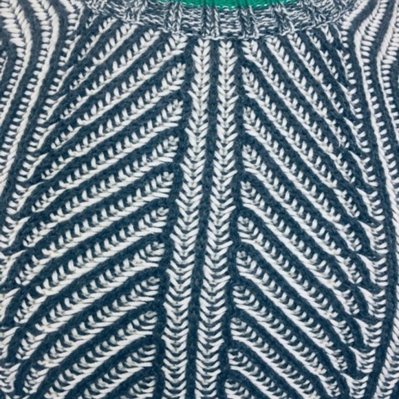 3/$15 CAbi Trident Knit Sleeveless Sweater Tunic - Picture 7 of 7